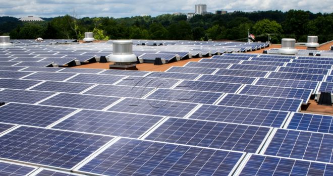 Come installare il solare sui tetti piani senza forare?